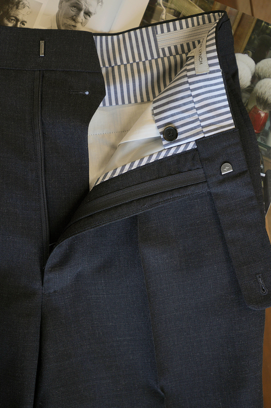 Ateliê Lynch - Calça em lã merino, super 110's 18.25 micron, com ajustadores laterais - Cinza noturno