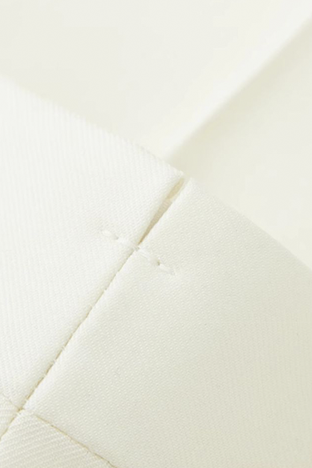 Calça de modelagem italiana, em lã super 130'S com 17.20 µ com cintura alta e passantes de cinto - Ristretto branca