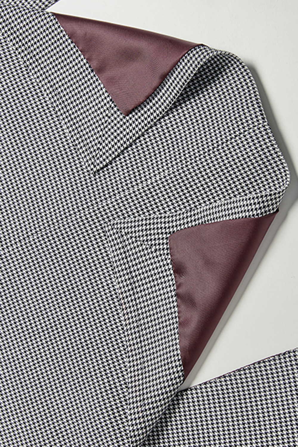 Costume double breasted 6x2 em poliviscose e elastano, com lapela peak - Pied-poule