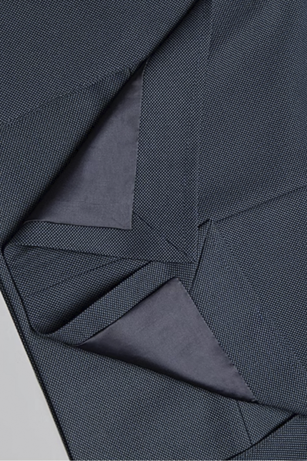 Costume double breasted 6x2, em poliviscose e elastano, com lapela peak - Azul marinho