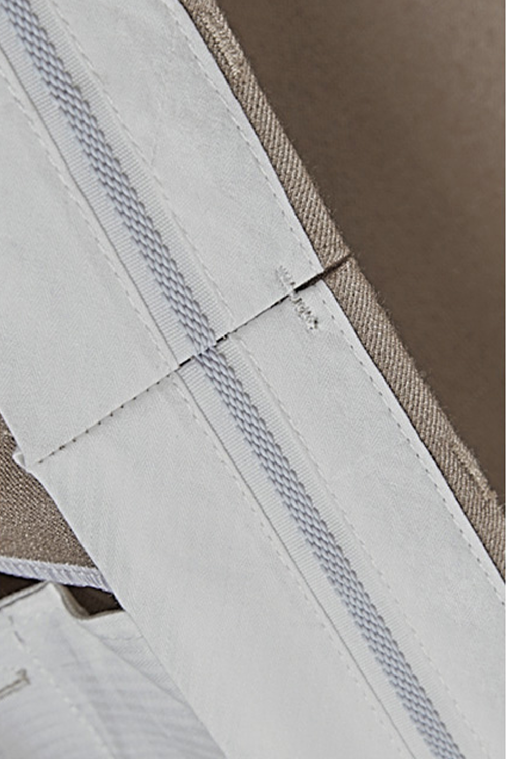 Costume single breasted em poliviscose e elastano, com lapela notched - Khaki