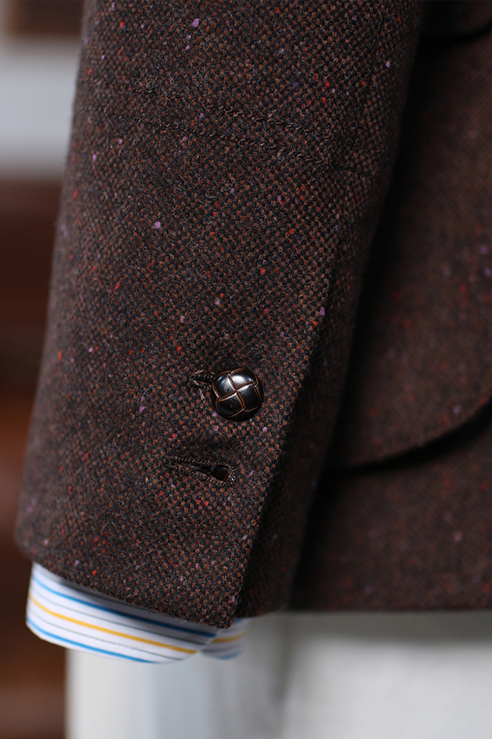 Safari Winter, em lã tweed, com forro bemberg rayon.