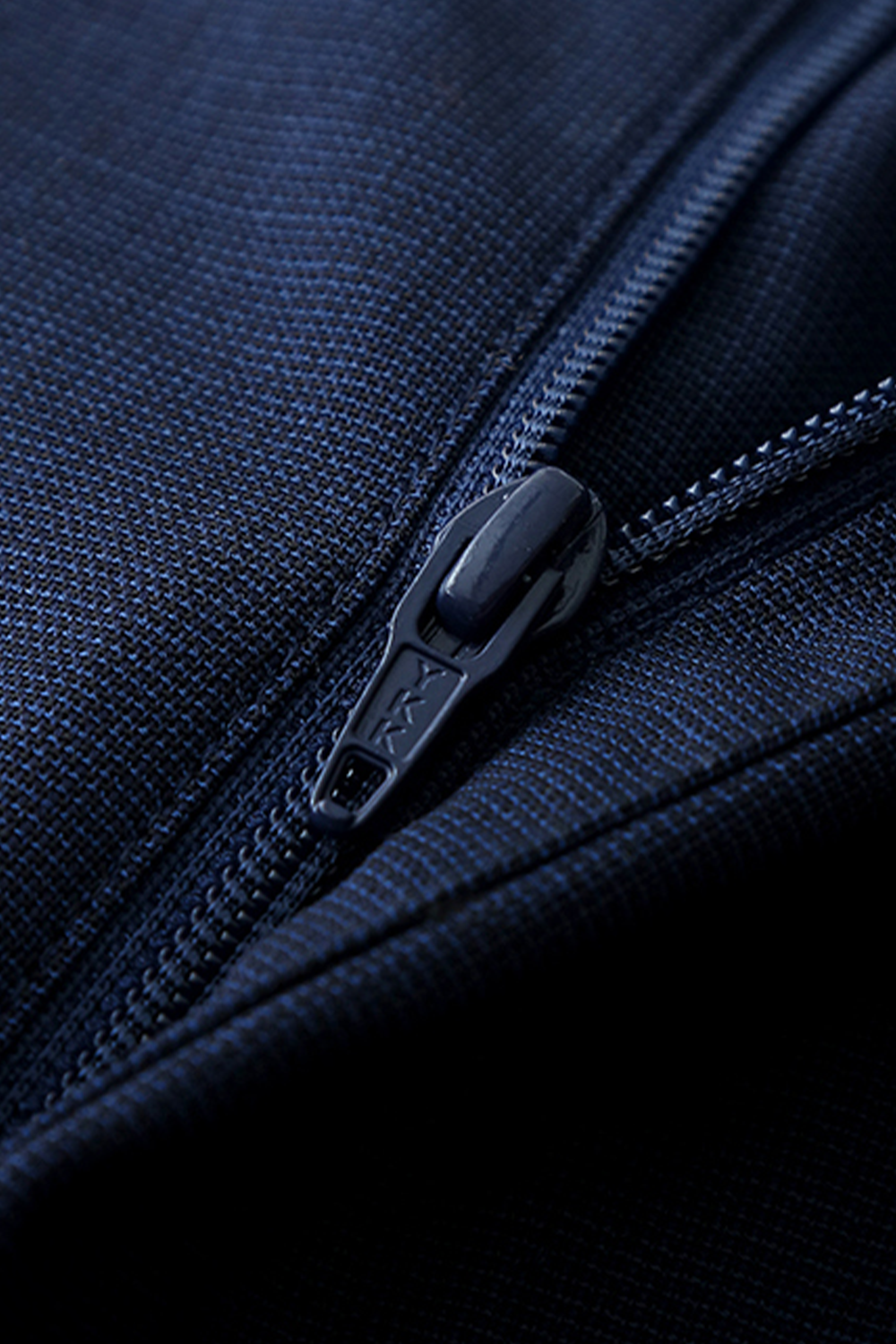 Lanifício Vitale Barberis Canonico - Costume desestruturado, single breasted em lã merino 130’s com 17.25 µ, lapela notched - Azul marinho