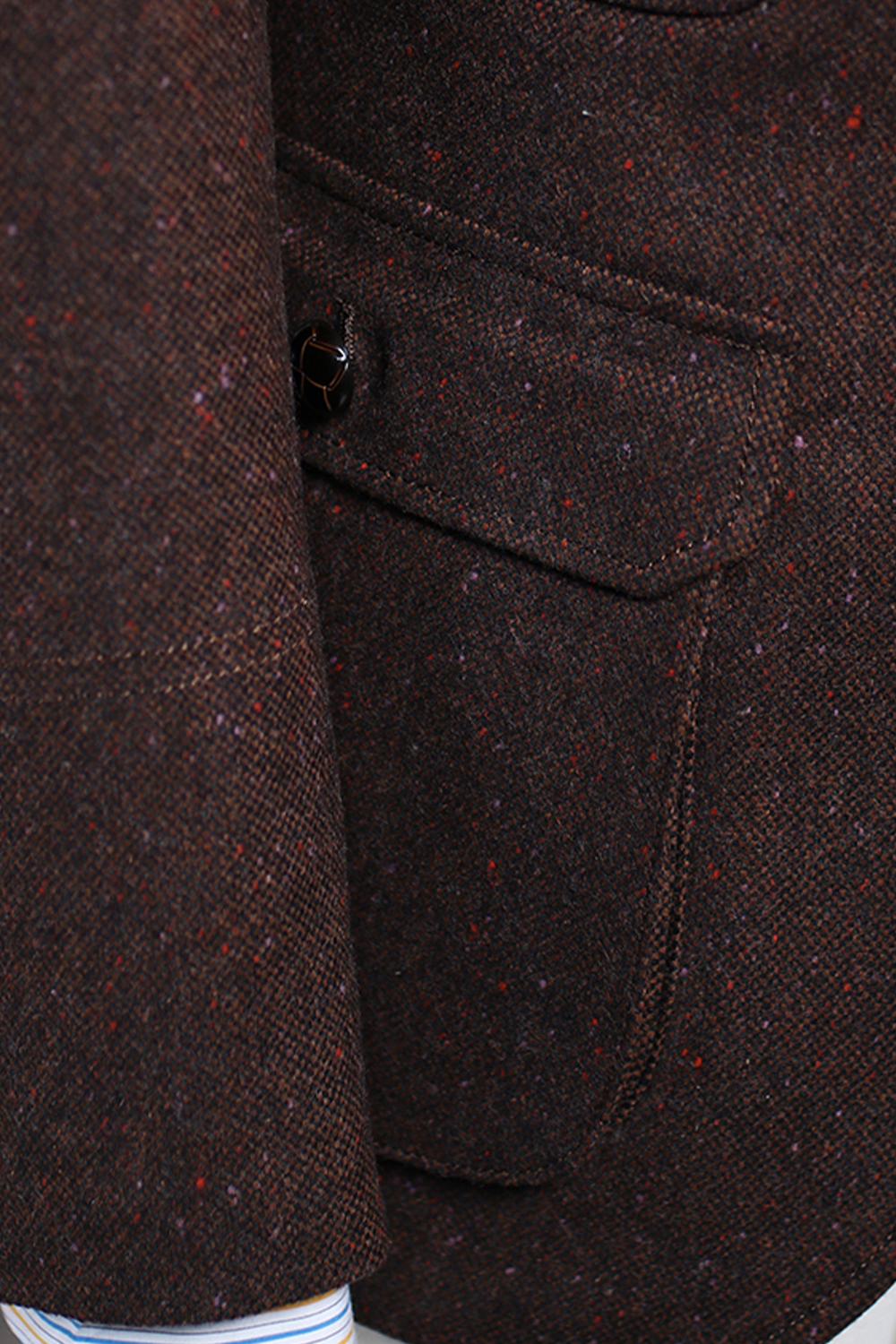 Safari Winter, em lã tweed, com forro bemberg rayon.
