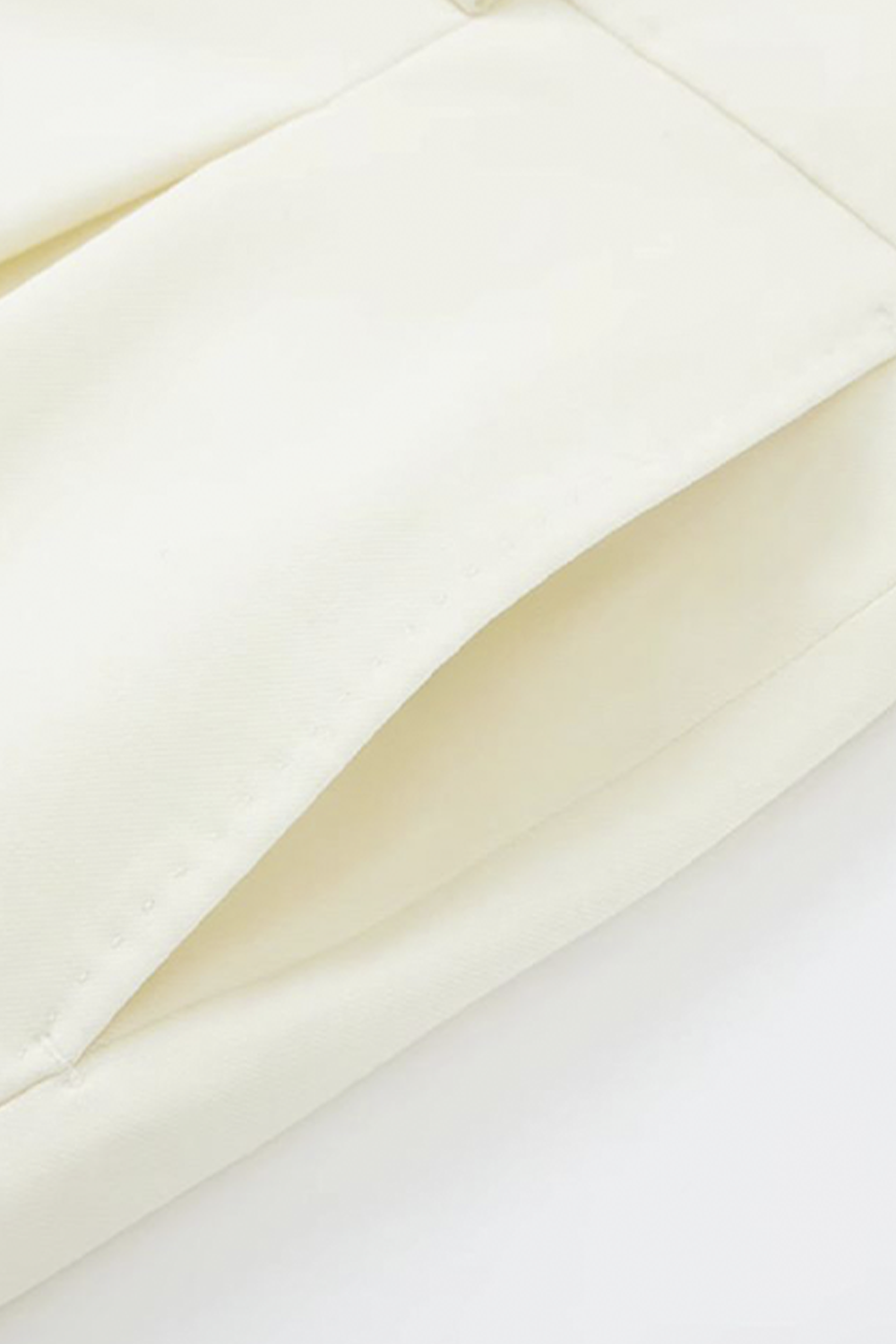 Calça de modelagem italiana, em lã super 130'S com 17.20 µ com cintura alta e passantes de cinto - Ristretto branca