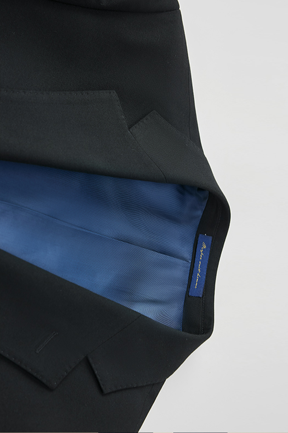 Costume single breasted, em lã tropical, com lapela notched - Preto
