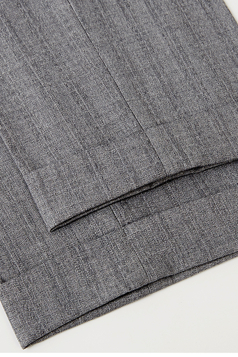 Costume double breasted 6x2, em poliviscose e elastano, com lapela peak - Cinza espinha de peixe