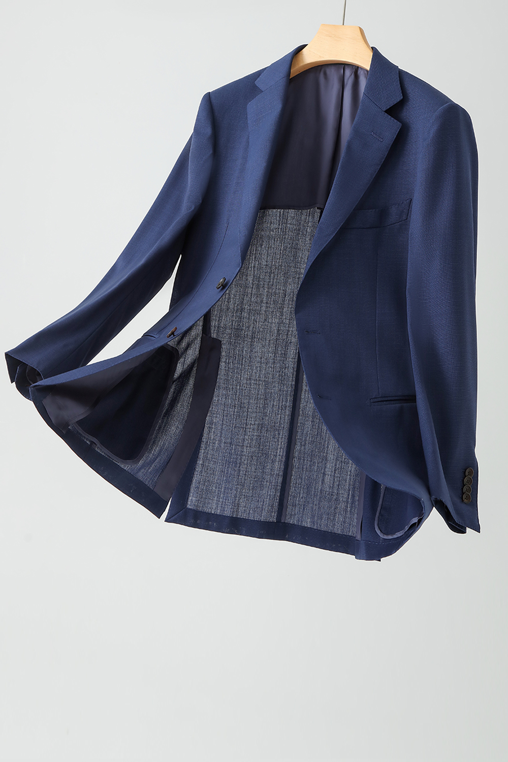 Lanifício Vitale Barberis Canonico - Costume desestruturado, single breasted em lã merino 130’s com 17.25 µ, lapela notched - Azul marinho
