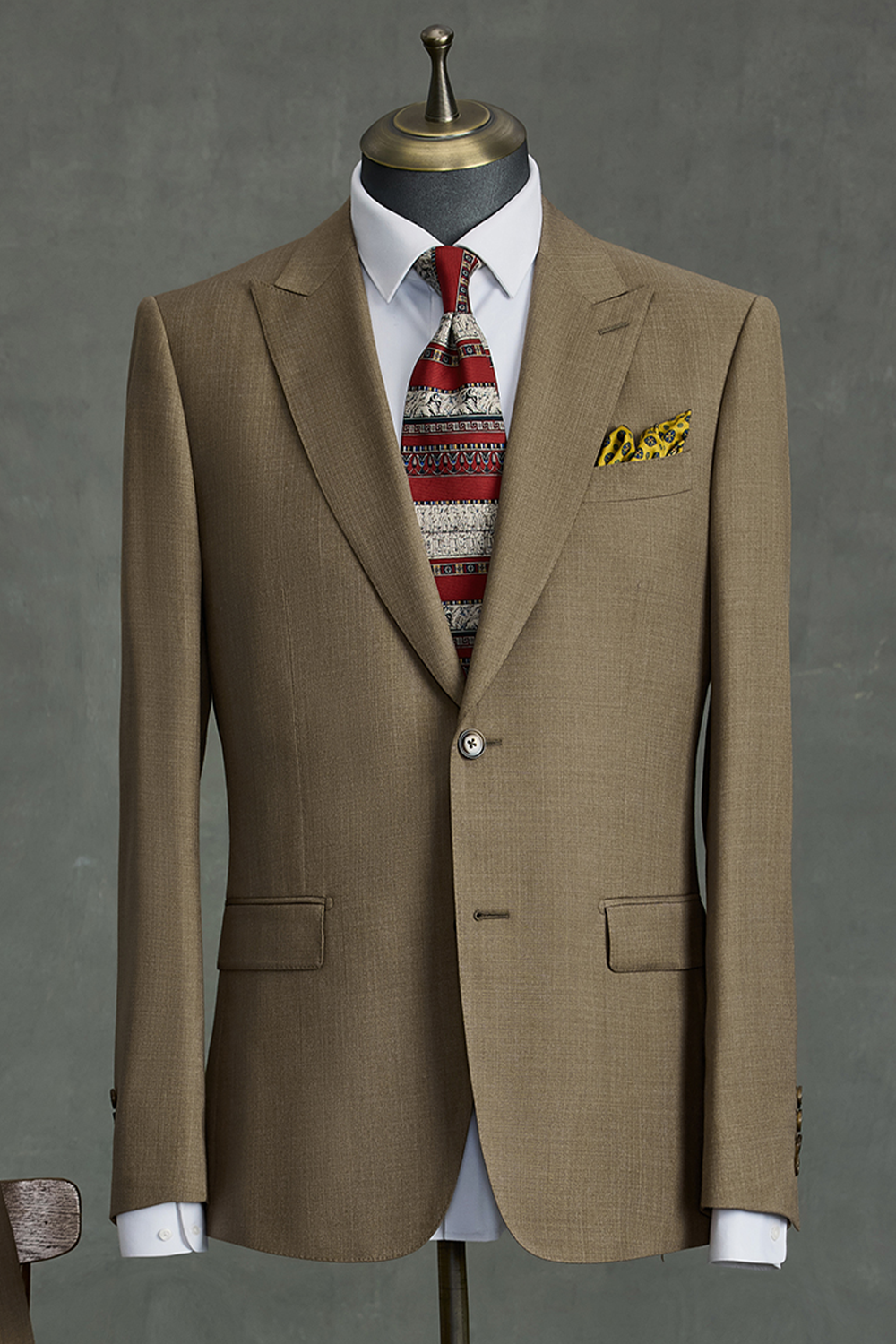 Costume single breasted em poliviscose, com lapela peak- Khaki