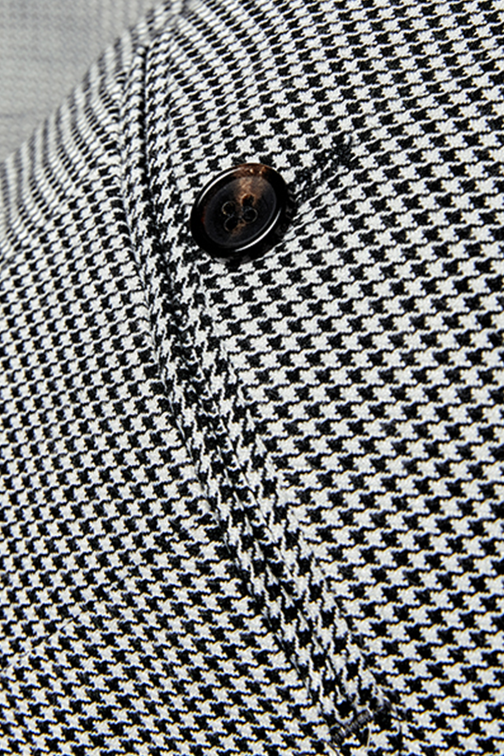 Costume double breasted 6x2 em poliviscose e elastano, com lapela peak - Pied-poule
