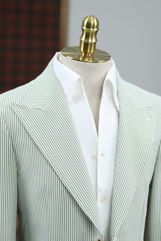 Blazer em tecido seersucker, single breasted com lapela peak - Listras verdes HNR