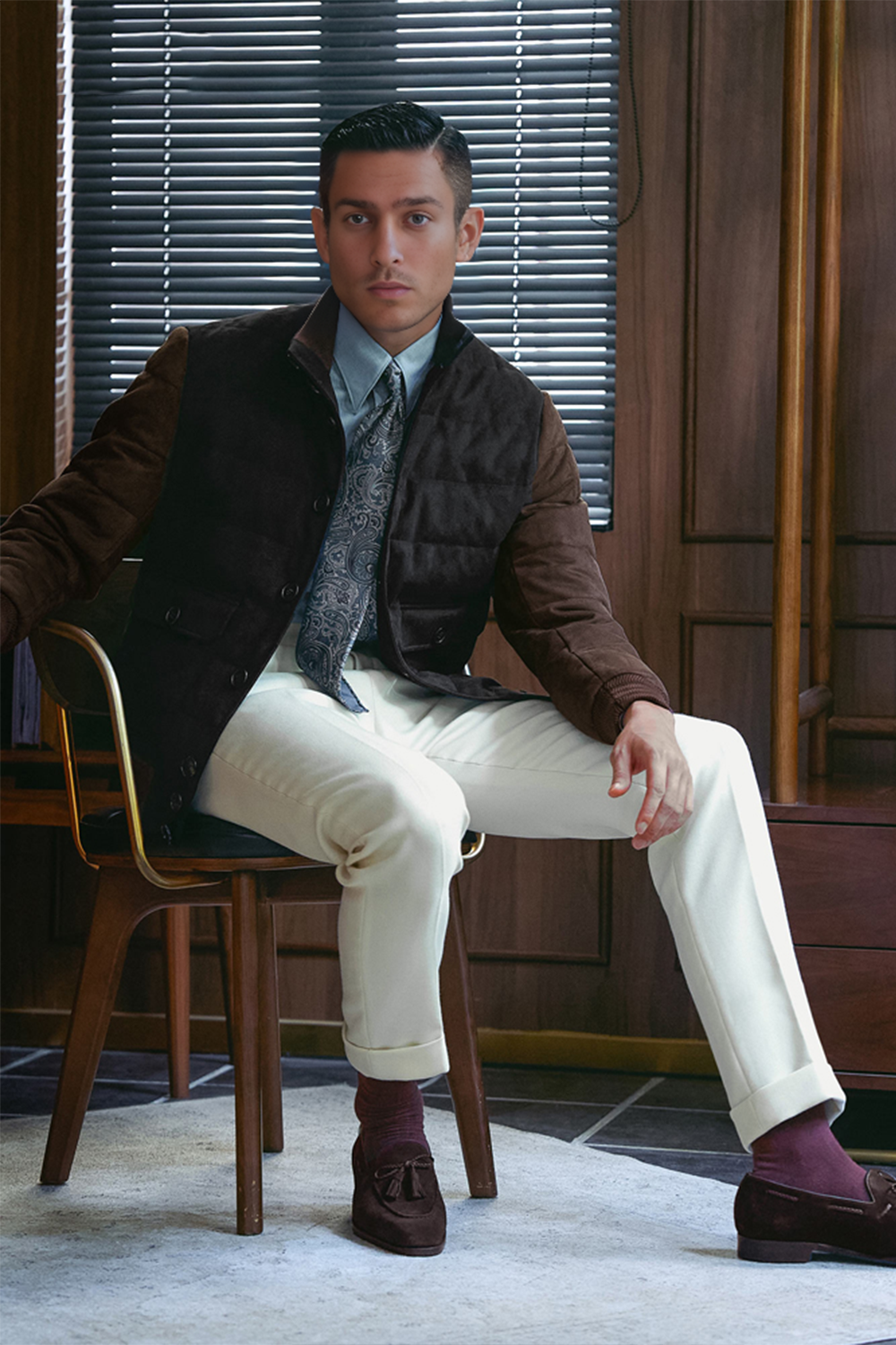 Jaqueta '90 White Duck Down' , em plumas brancas de pato, sem lapela.