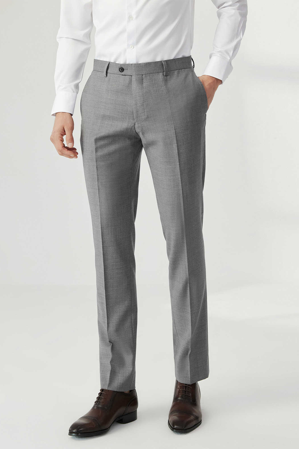 Calça de modelagem italiana, em lã super 130'S com 17.20 µ com cintura alta e passantes de cinto - Exalt Cinza