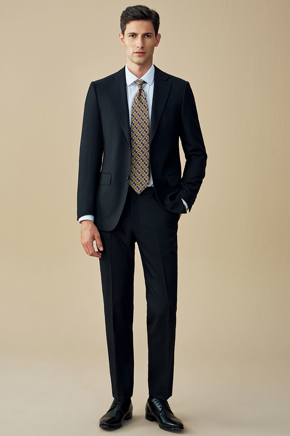 Costume single breasted, em lã tropical, com lapela notched - Preto
