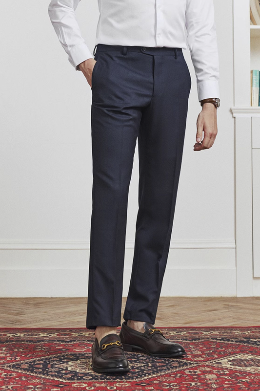 Calça de modelagem italiana, em lã super 130'S com 17.20 µ com cintura alta e passantes de cinto - Exalt Azul Marinho