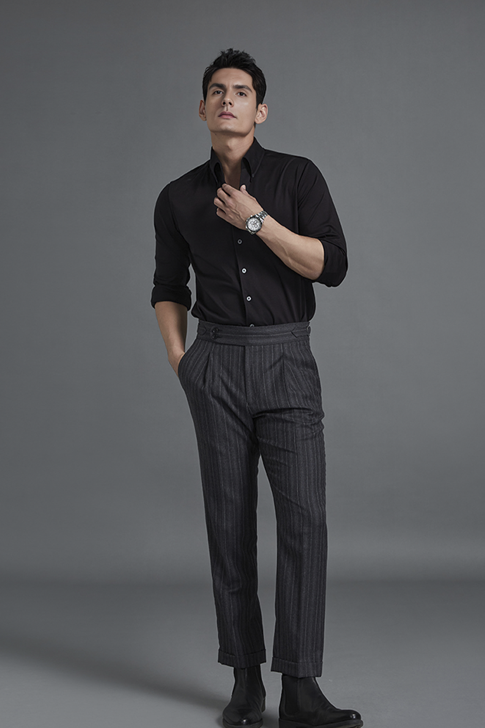 Calça de modelagem italiana, em cashmere e lã merino 110's 18.25 micron - Cinza noturno com riscas de giz