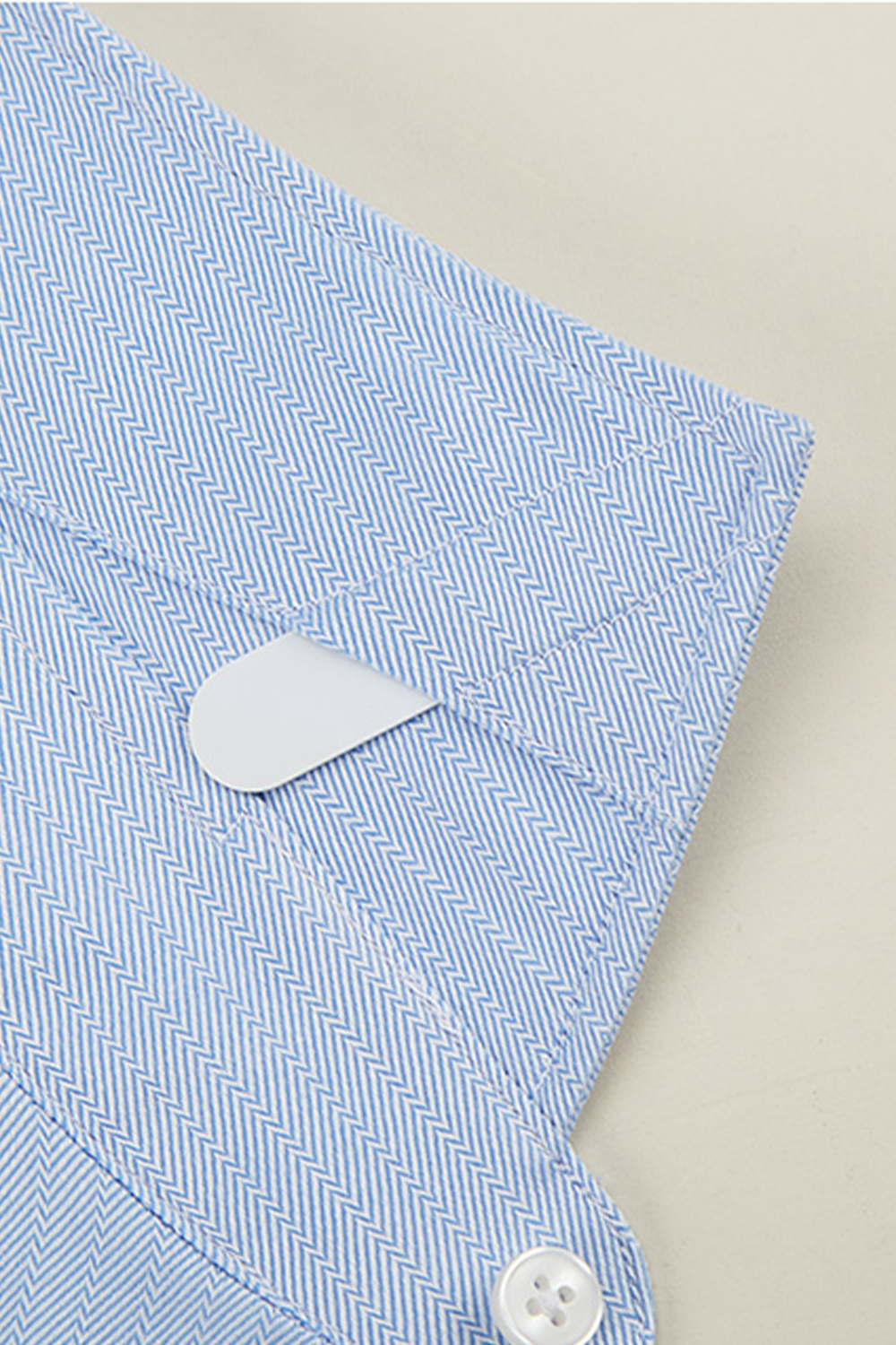 Camisa de manga comprida com colarinho windsor, em algodão com poliester espinha de peixe - Azul Claro