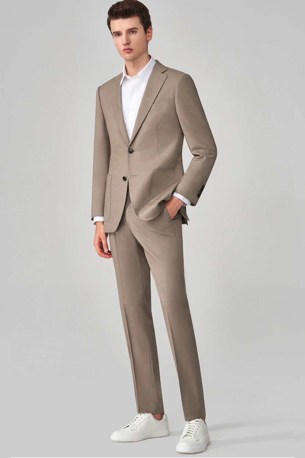 Costume single breasted em poliviscose e elastano, com lapela notched - Khaki