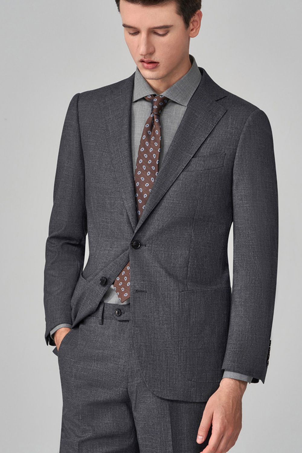 Costume single breasted em poliviscose e elastano, com lapela notched - Cinza grafite