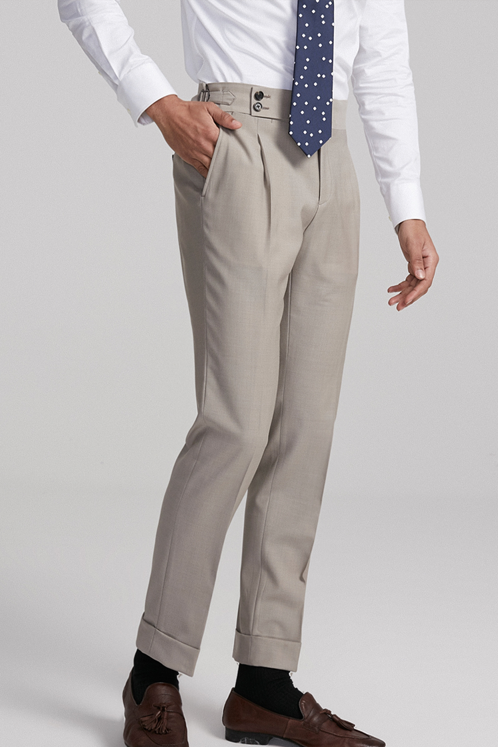Calça de modelagem italiana, em lã merino, 110's 18.25 micron - Khaki prata