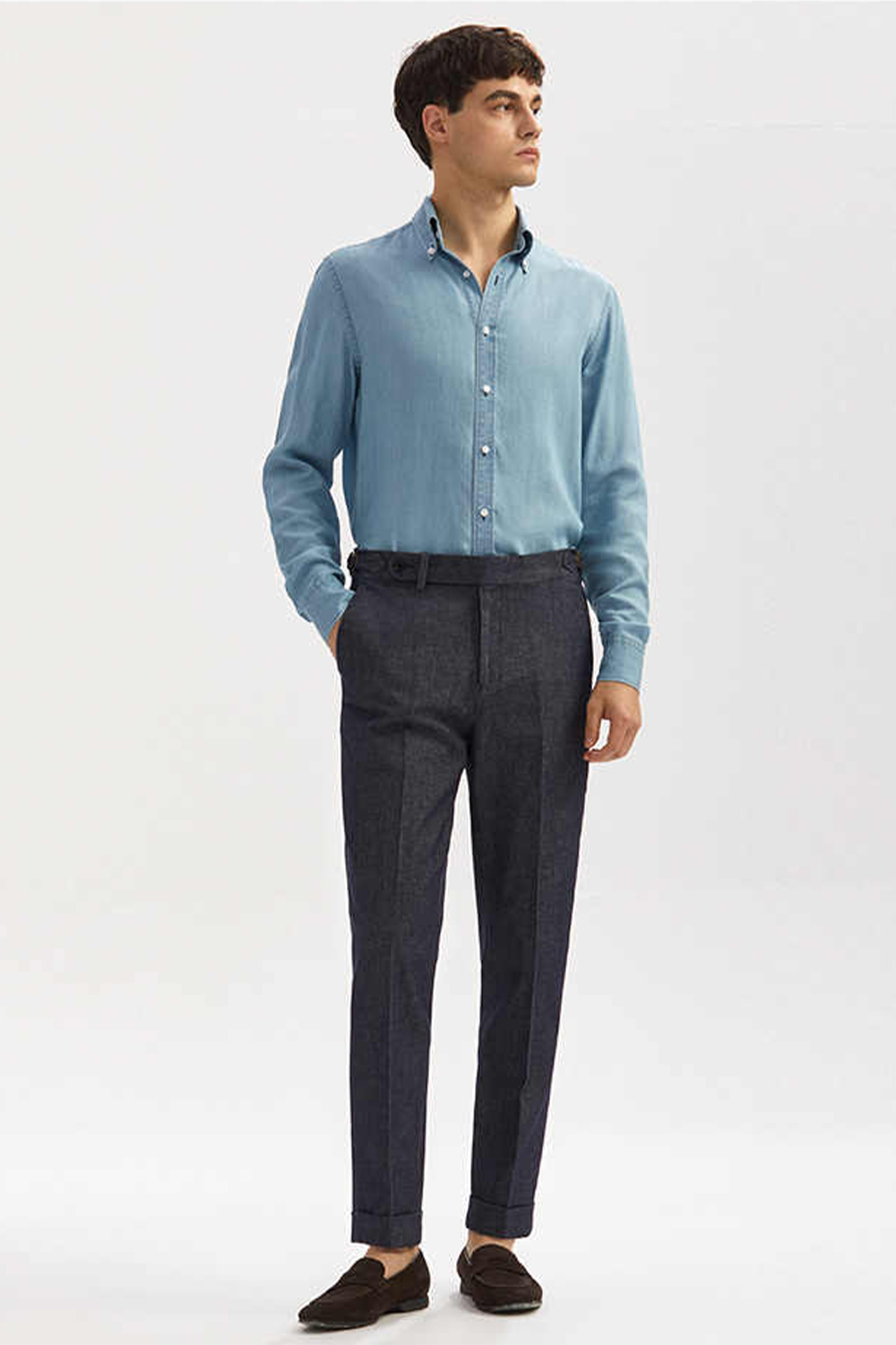 Calça em modelagem italiana jeans de algodão, cintura alta, com ajustadores laterais - Jeans - ANS