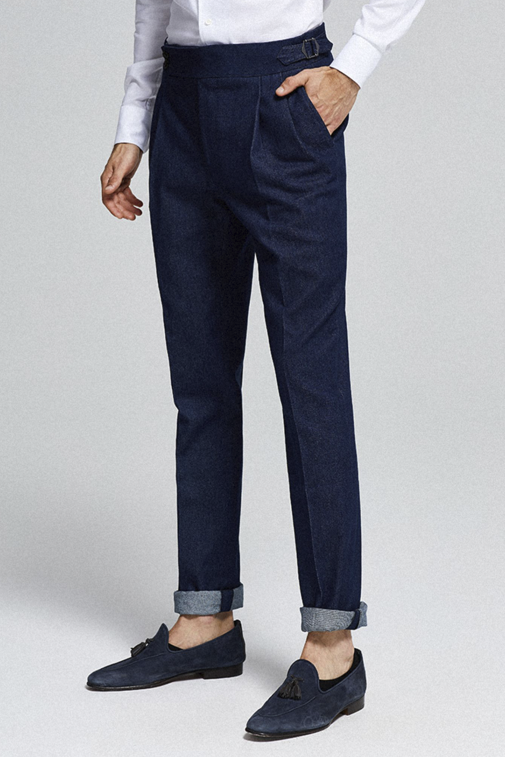Calça de modelagem italiana, com ajustadores laterais 100% algodão - Maggio Jeans