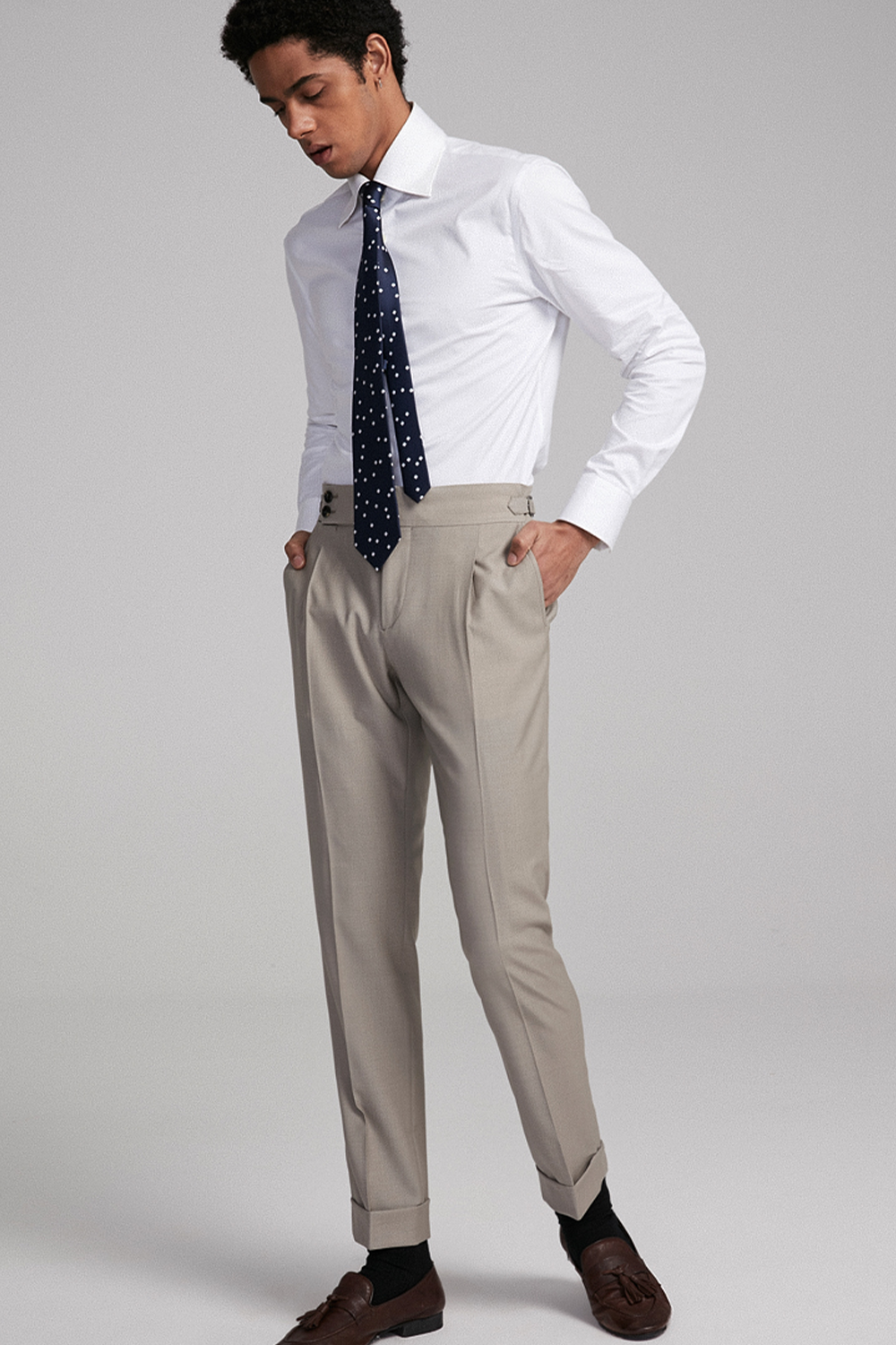 Calça de modelagem italiana, em lã merino, 110's 18.25 micron - Khaki prata