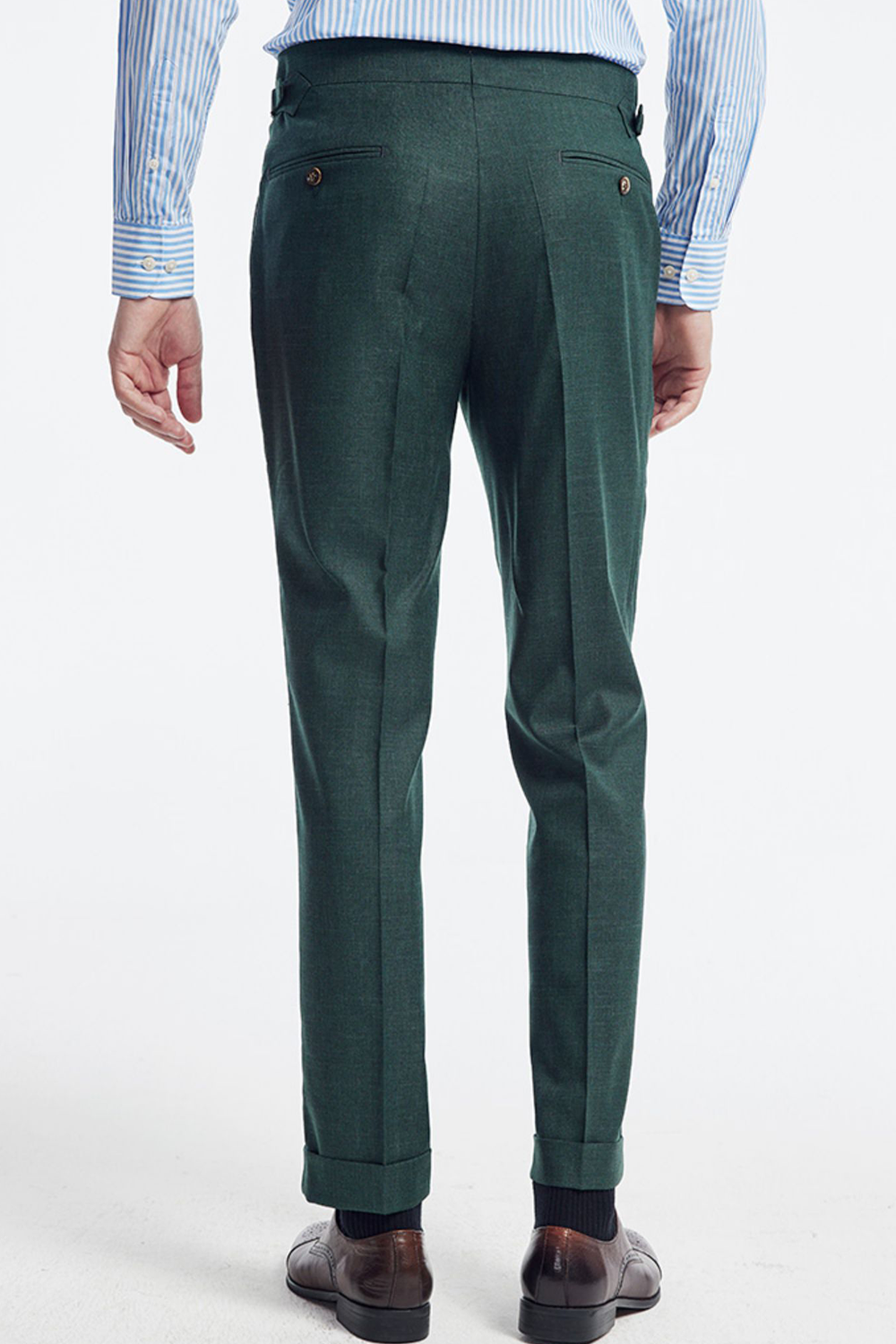 Calça em modelagem italiana, cintura alta, com ajustadores laterais e bolso frontal - Verde