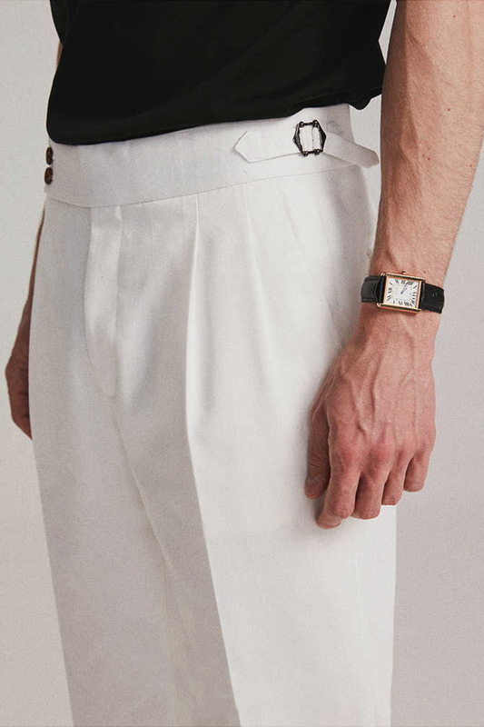 Calça de modelagem italiana, em sarja com algodão - Branca