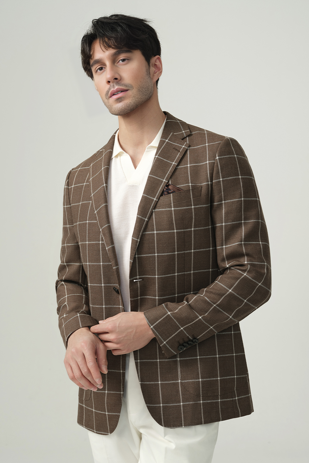 Blazer em lã, rami e seda, half canvas, single breasted com lapela notched - Marrom Xadrez