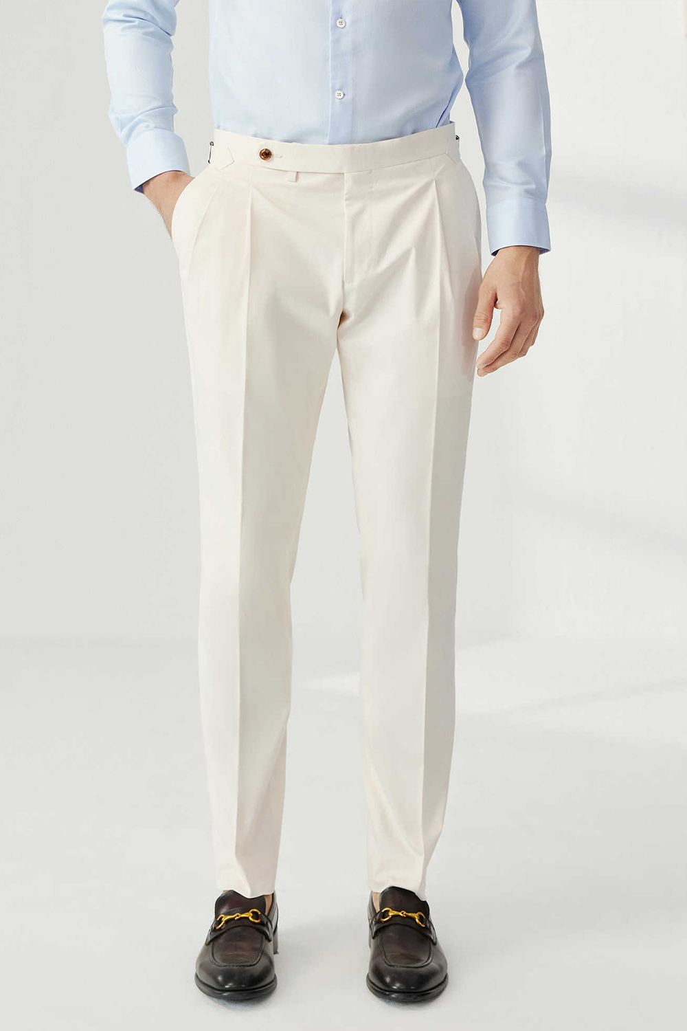 Calça de modelagem italiana, com ajustadores laterais 100% algodão - Branca Creme