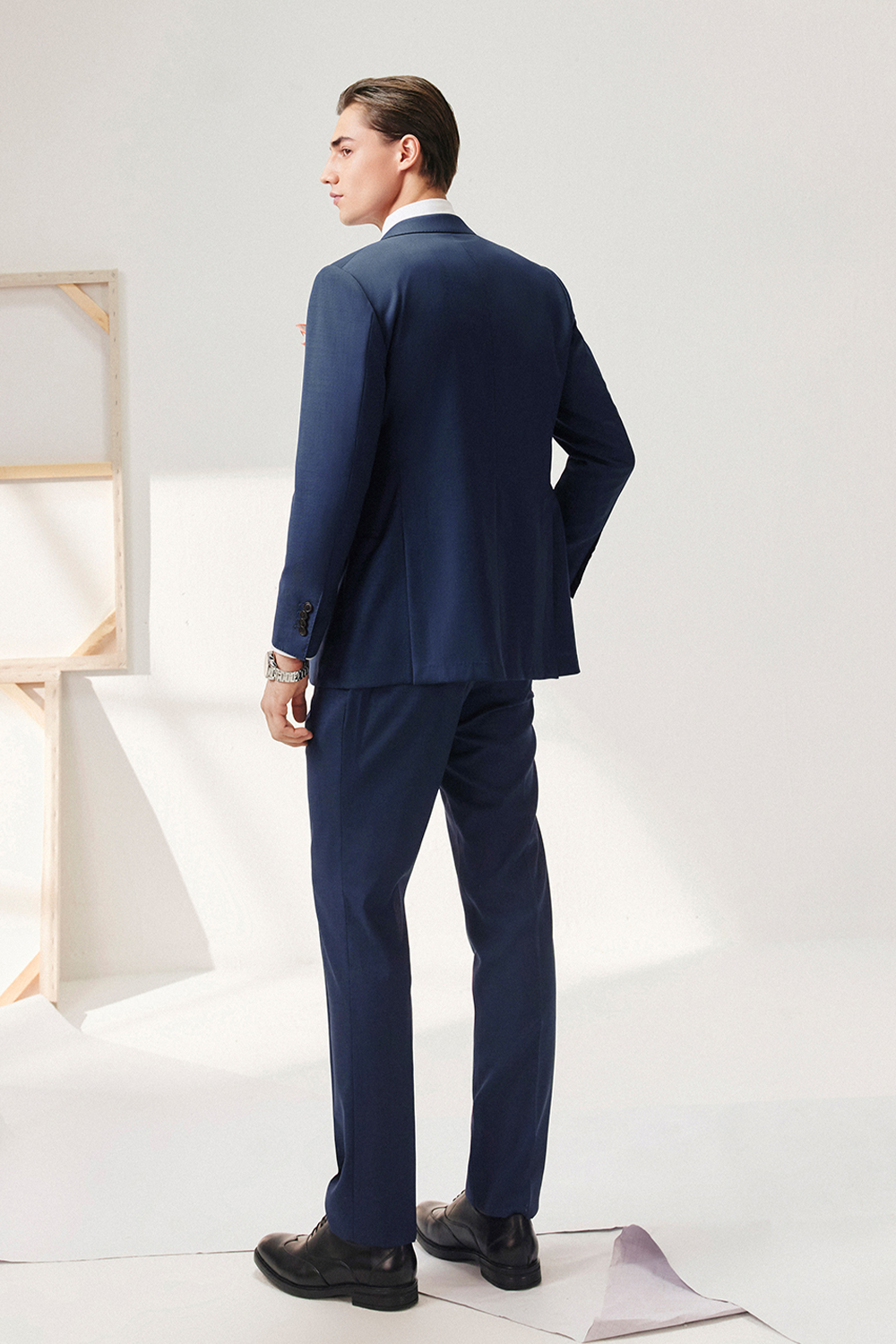 Lanifício Vitale Barberis Canonico - Costume desestruturado, single breasted em lã merino 130’s com 17.25 µ, lapela notched - Azul marinho
