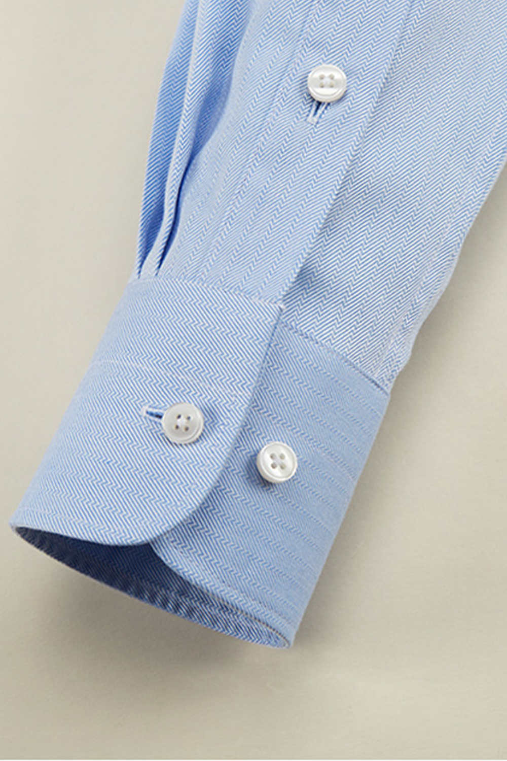Camisa de manga comprida com colarinho windsor, em algodão com poliester espinha de peixe - Azul Claro