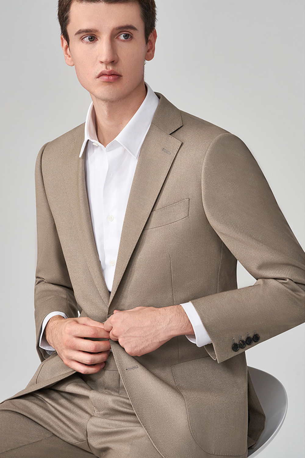 Costume single breasted em poliviscose e elastano, com lapela notched - Khaki