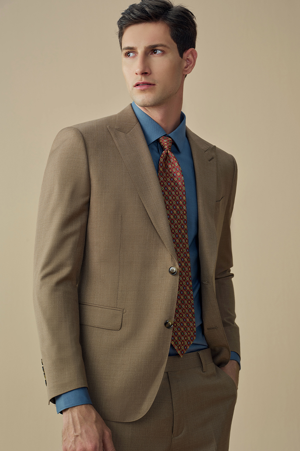 Costume single breasted em poliviscose, com lapela peak- Khaki