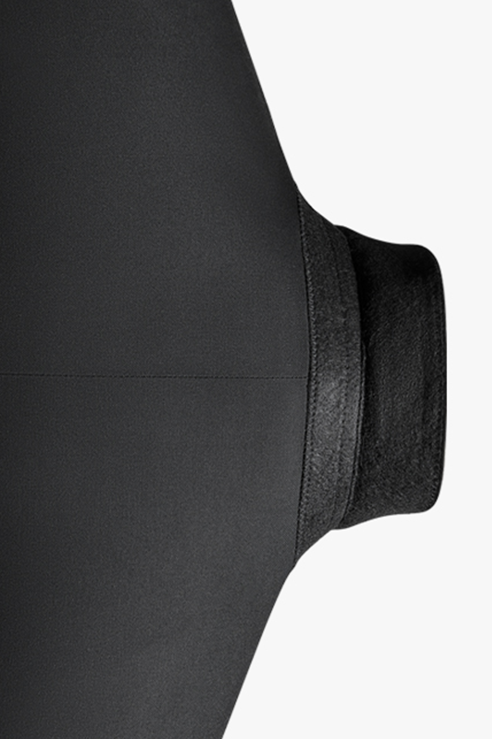 Costume double breasted 6x2, em poliviscose e elastano, com lapela peak - Preto