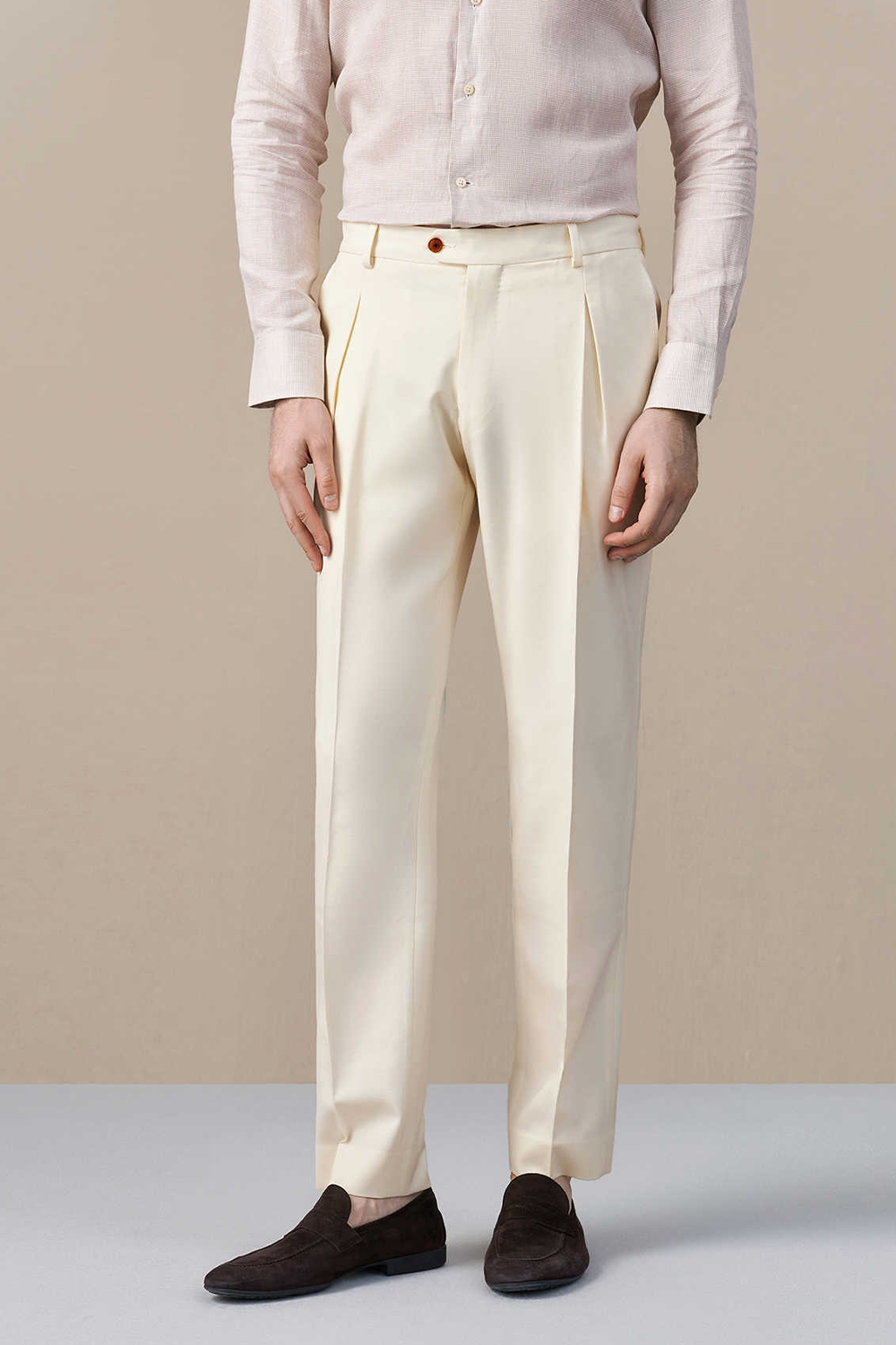Calça de modelagem italiana, em lã super 130'S com 17.20 µ com cintura alta e passantes de cinto - Ristretto branca