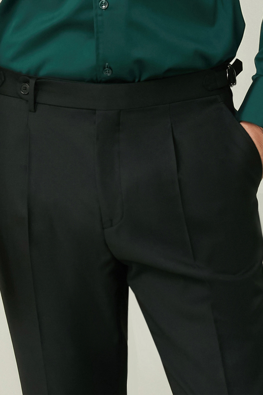 Calça em lã merino super 120's, 17.75µ, com ajuste lateral - Preta