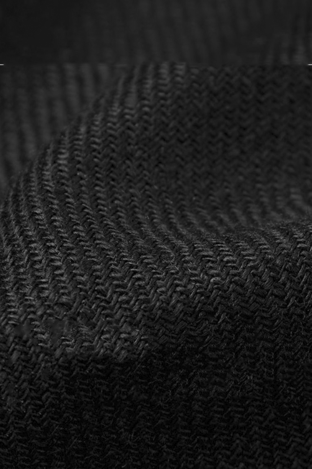 Calça de modelagem gurkha, 100% linho hopsack, com faixa frontal e ajustador lateral - Gork Preta