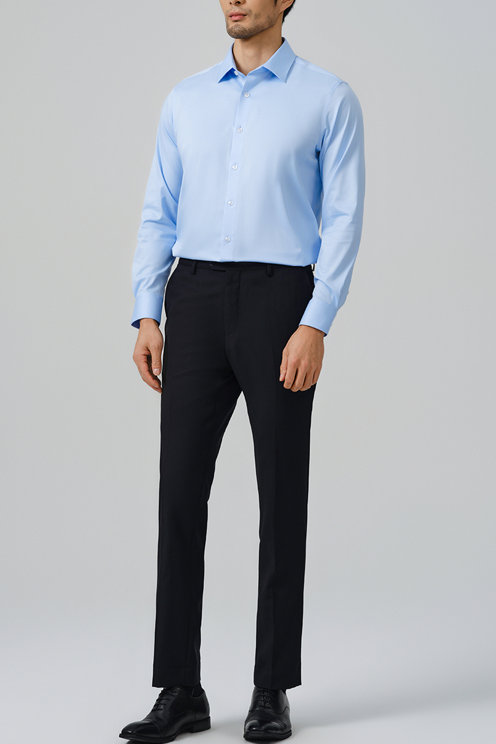 Calça de alfaiataria, em lã merino super 120's, 17.75µ, cintura alta, com passantes para cinto - Preta