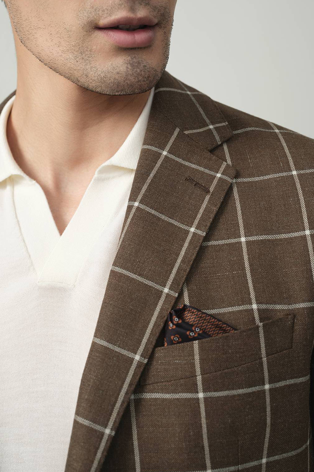 Blazer em lã, rami e seda, half canvas, single breasted com lapela notched - Marrom Xadrez
