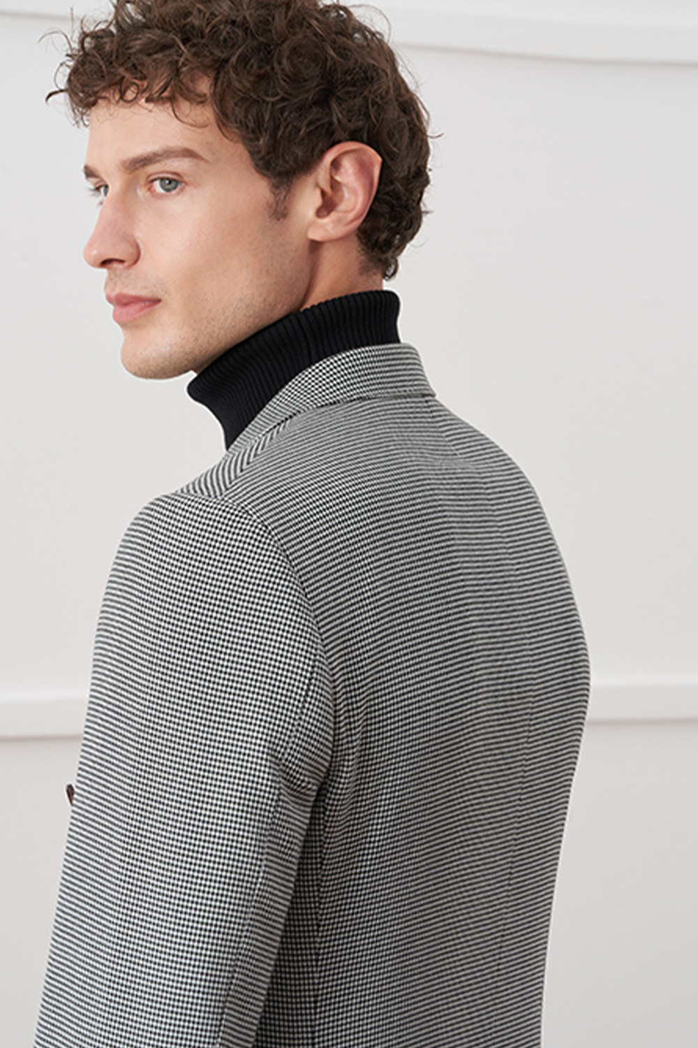 Costume double breasted 6x2 em poliviscose e elastano, com lapela peak - Pied-poule