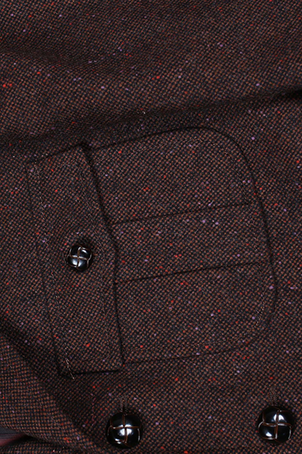Safari Winter, em lã tweed, com forro bemberg rayon.
