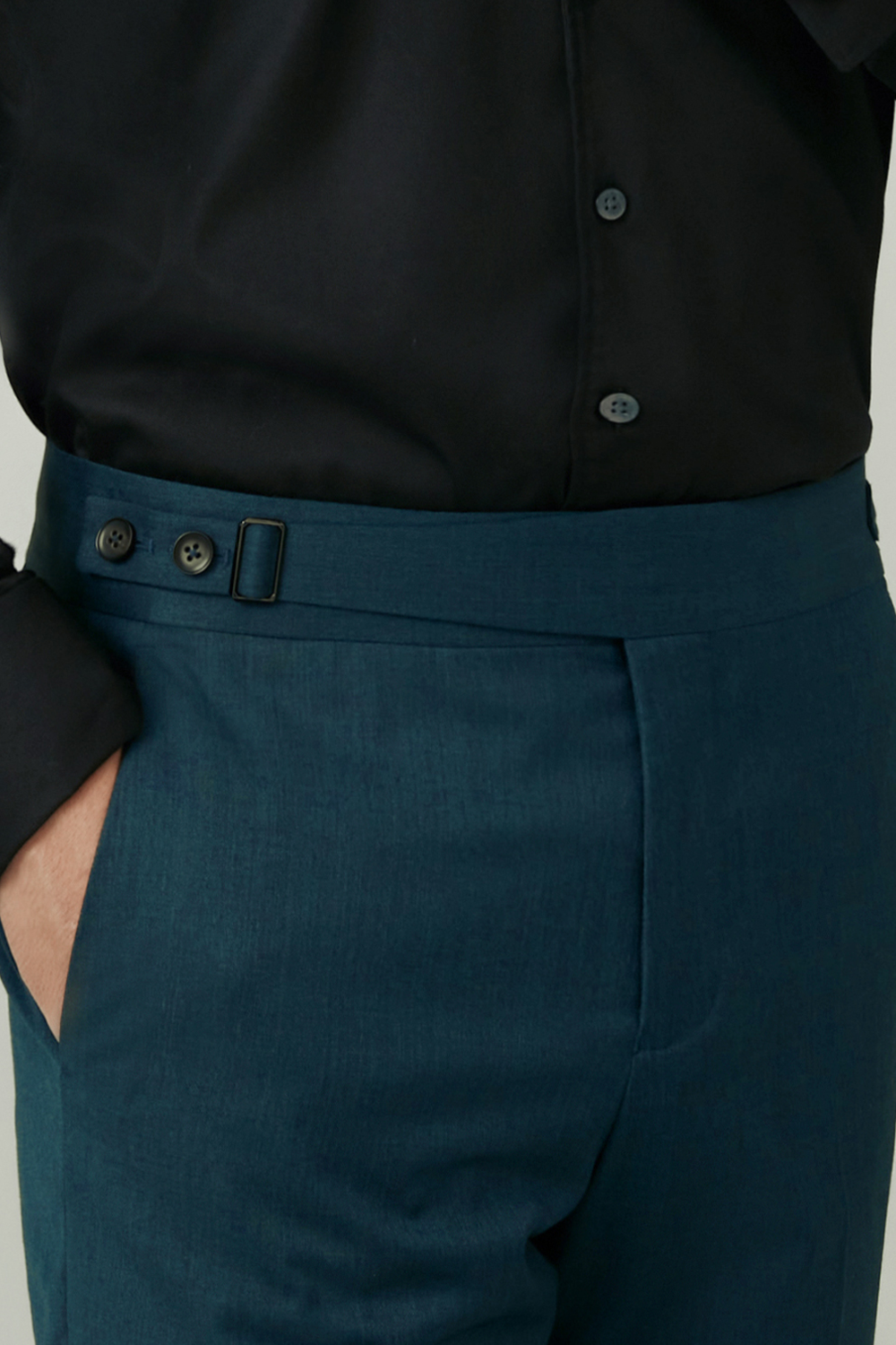 Lanifício REDA 1865 - Calça de cintura alta, em lã 110's 18.25 micron, com faixa frontal e ajustador lateral - Azul petróleo