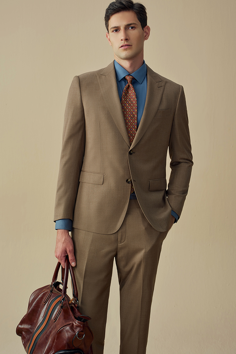 Costume single breasted em poliviscose, com lapela peak- Khaki