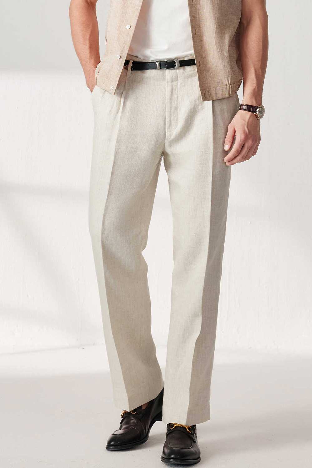 Calça de modelagem italiana, 100% linho hopsack, com cós de hollywood - Palha Crua