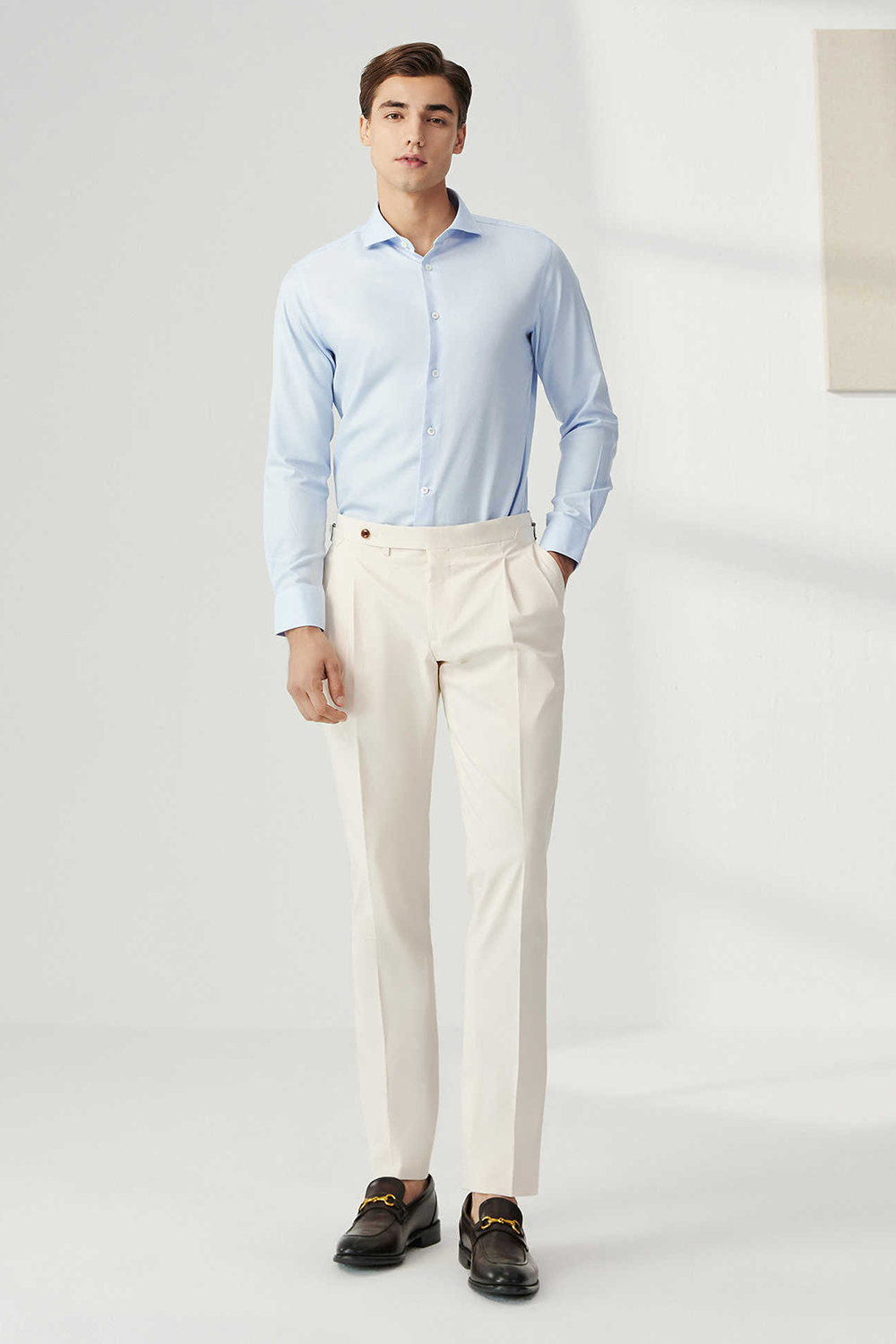 Calça de modelagem italiana, com ajustadores laterais 100% algodão - Branca Creme