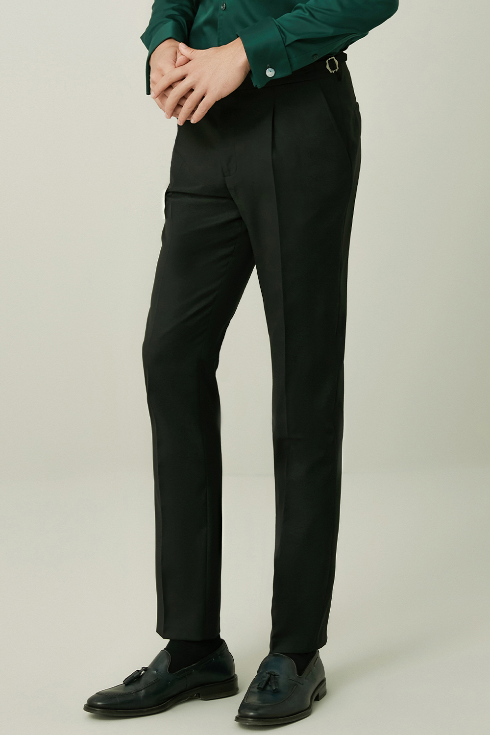 Calça em lã merino super 120's, 17.75µ, com ajuste lateral - Preta