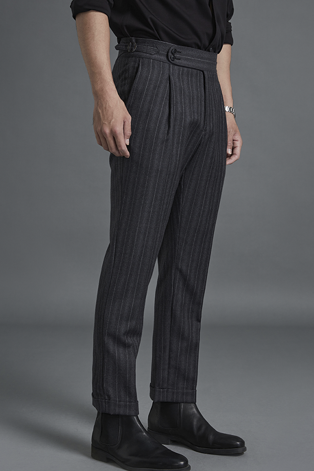 Calça de modelagem italiana, em cashmere e lã merino 110's 18.25 micron - Cinza noturno com riscas de giz