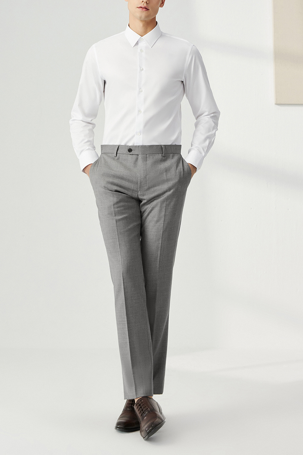Calça de modelagem italiana, em lã super 130'S com 17.20 µ com cintura alta e passantes de cinto - Exalt Cinza